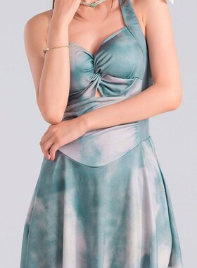 2024夏新款爆款扎染蓝色辣妹风挂脖F裙式遮肚显瘦度假连体游泳衣