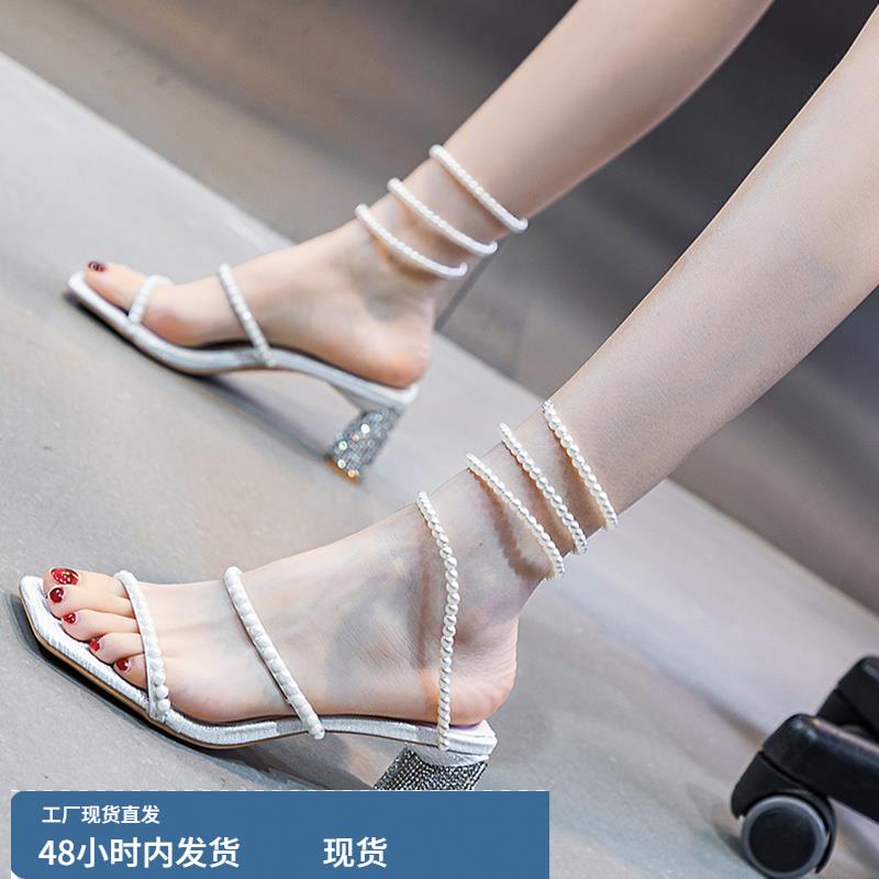 蛇形缠绕水钻粗跟凉鞋女2025夏季新款一字带中跟罗马仙女风高跟鞋