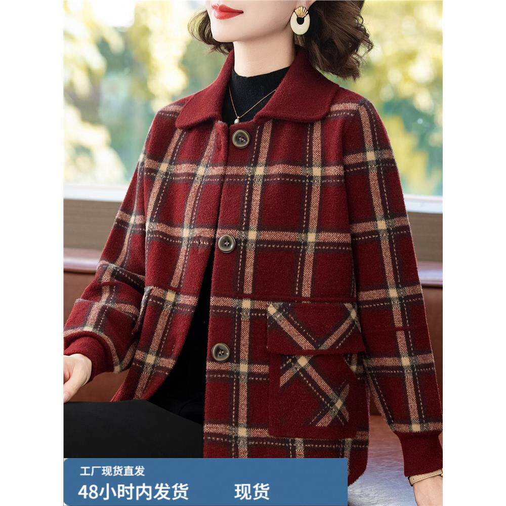 洋气妈妈秋装红色针织短款格子外套中老年女春秋褂子新款上衣开衫