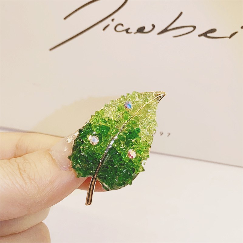 渐变清透满钻绿色树叶胸针高端精致时尚胸花高级感别针小众配饰女