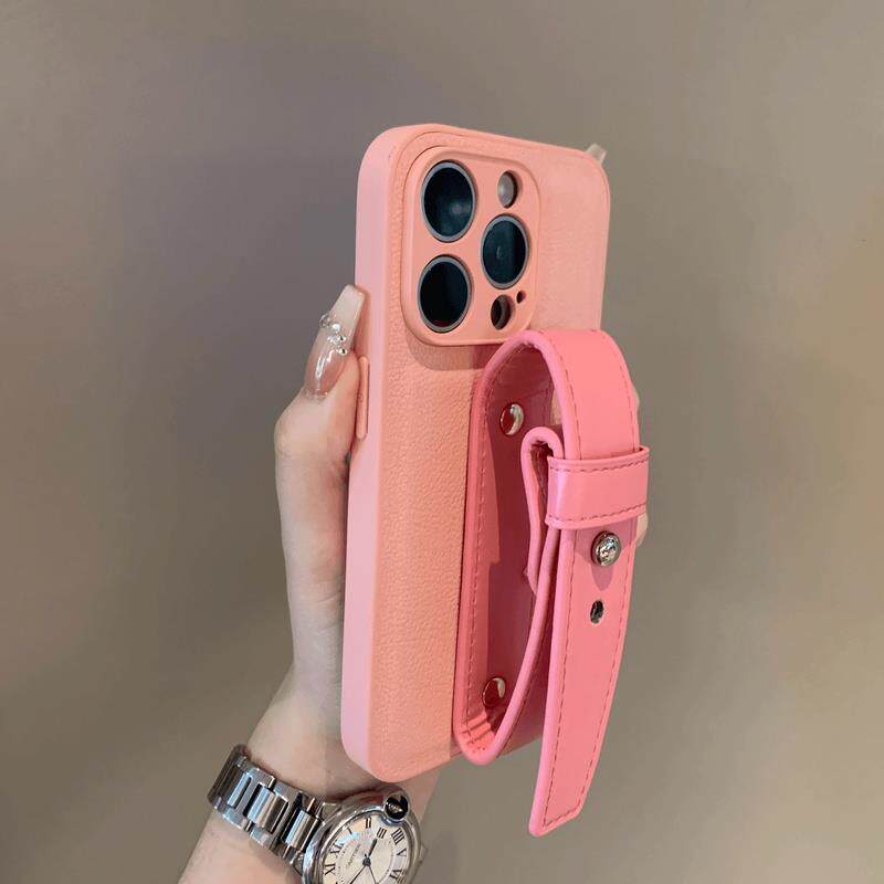 高级感皮质腕带适用15苹果14手机壳16新款女iPhone13pro全包12/11