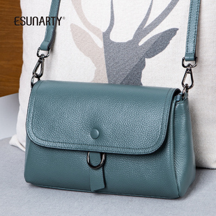 真皮包包女2023新款潮时尚简约斜挎小方包女士休闲轻便单肩小挎包