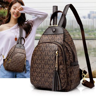 真皮双肩包女2024新款时尚两用中年通勤休闲百搭胸包印花软皮背包