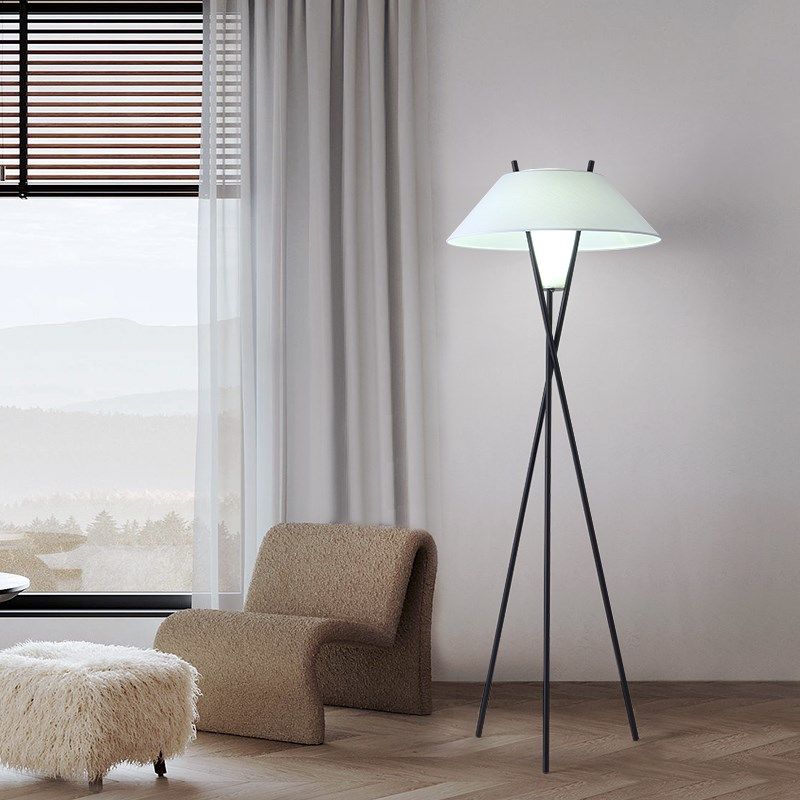 意大利设计师三角落地灯客厅样板间卧室钢琴装饰立式台灯诧寂风