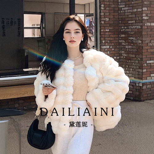 温柔风圆领白色雷克斯獭兔毛外套