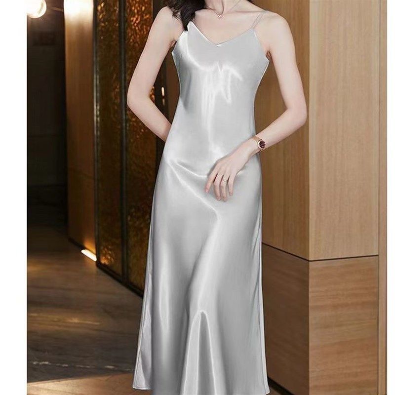 2025年新款夏季韩版气质V领缎面垂感中长款睡衣吊带连衣裙女