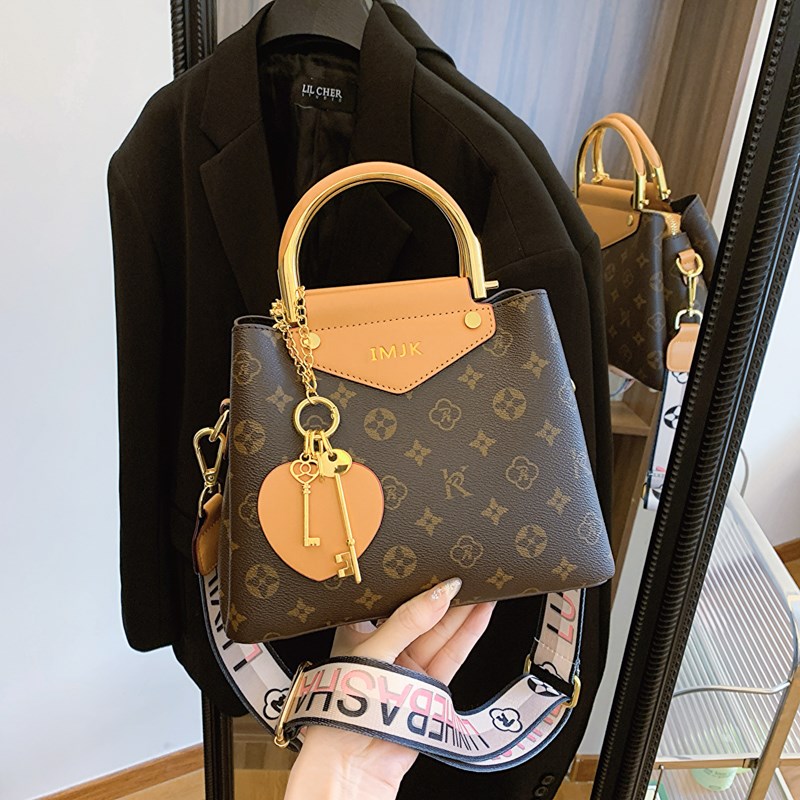 高级质感复古老花水桶包女大容量2024新款时尚洋气多层手提斜挎包