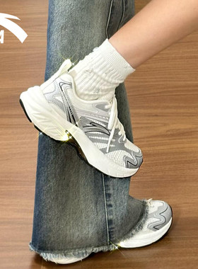 安踏复古跑步鞋女潮流百搭款