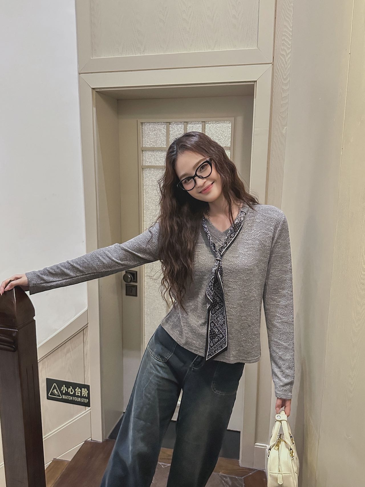 2025秋冬装新品V领浅蓝通勤修身显瘦邂逅悠然款热销打底衫