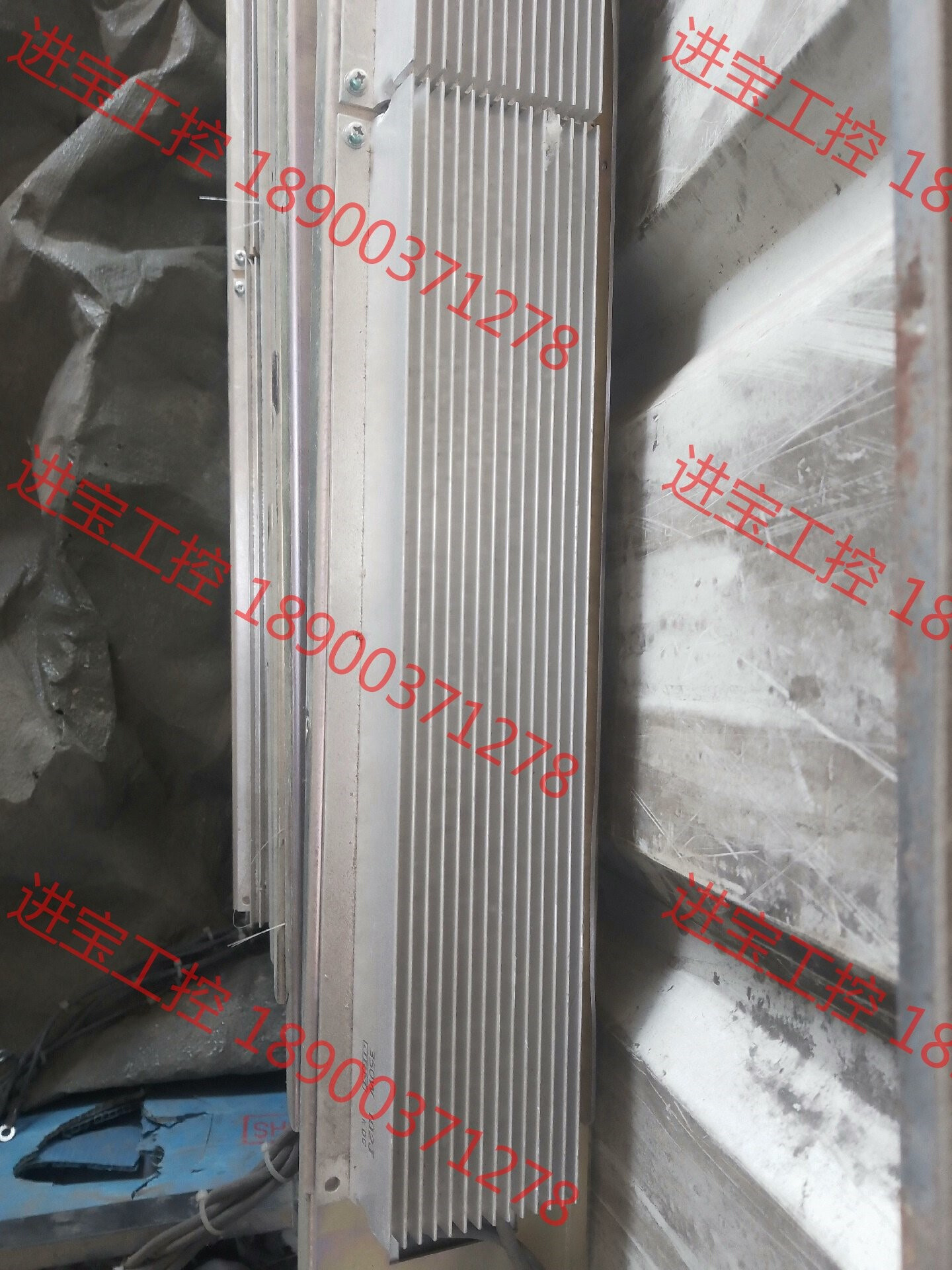 议价铝壳电阻，350W102欧35元，220W202欧12元一个