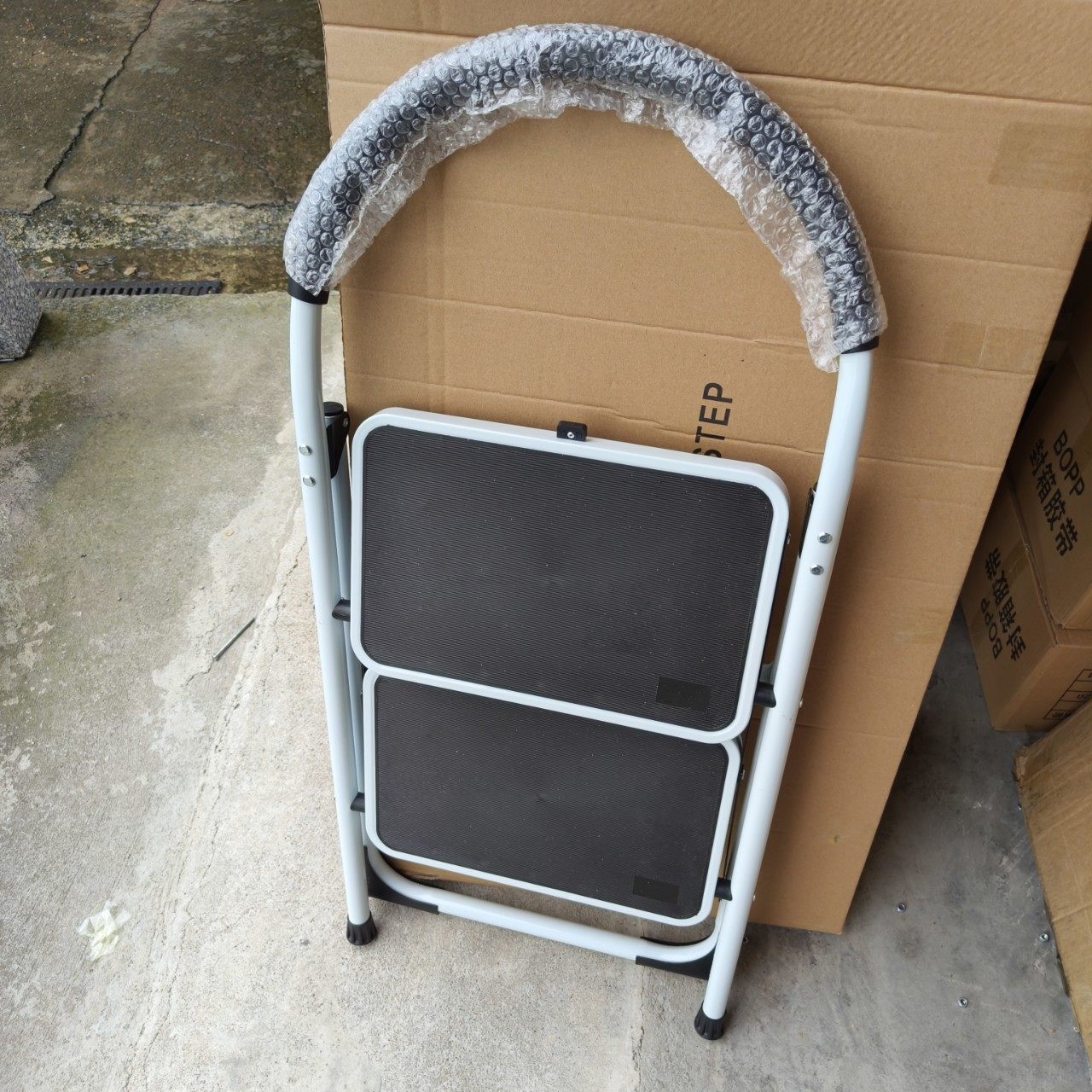 两步白色铁梯子钢管家用折叠室内二层单侧人字梯大踏板防滑家用梯