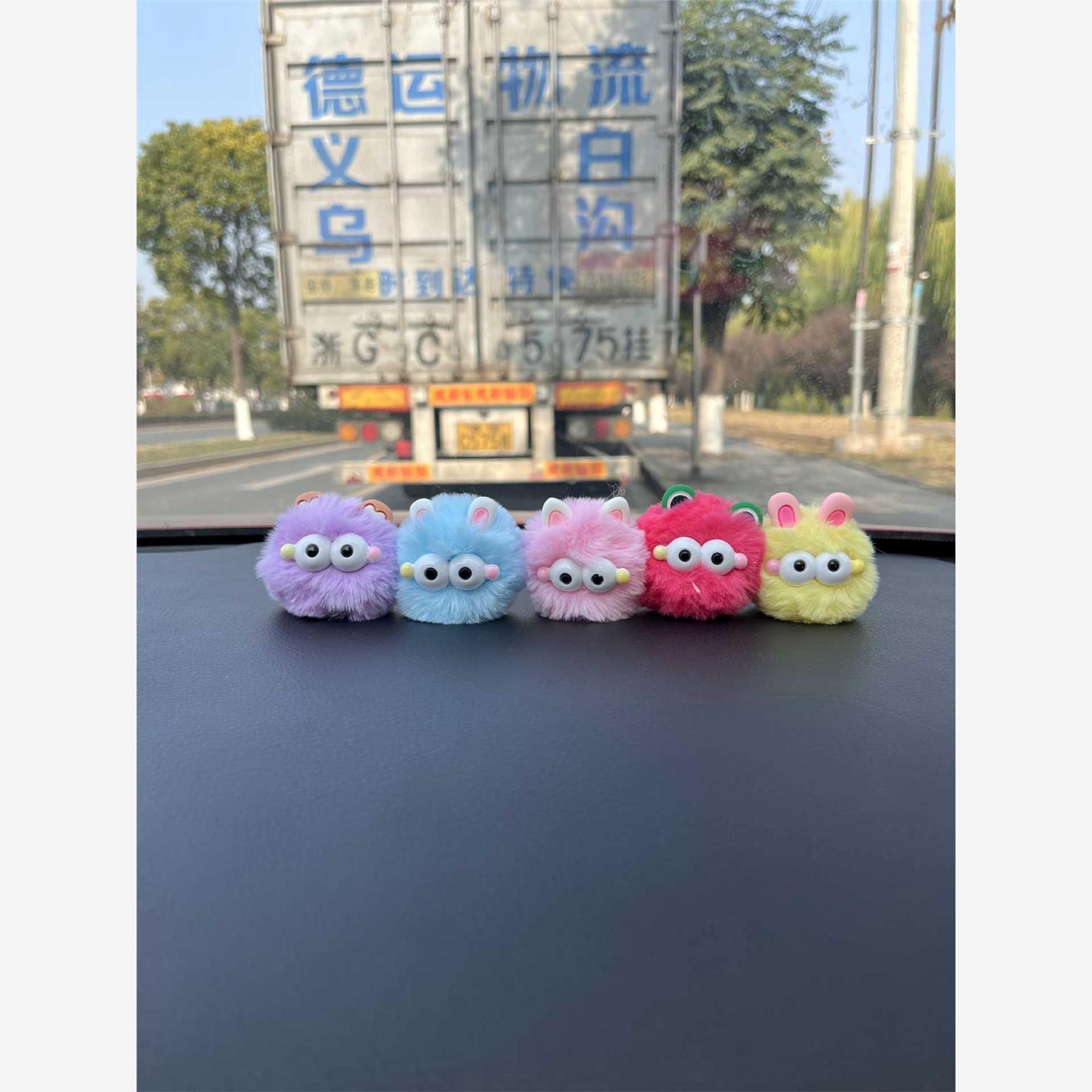 车载摆件可爱毛绒煤球汽