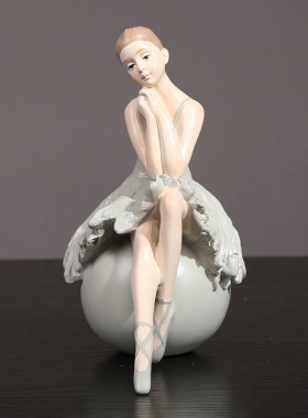 现代简约创意芭蕾舞女孩树脂摆件跳舞H样板房客厅卧室桌面装饰送