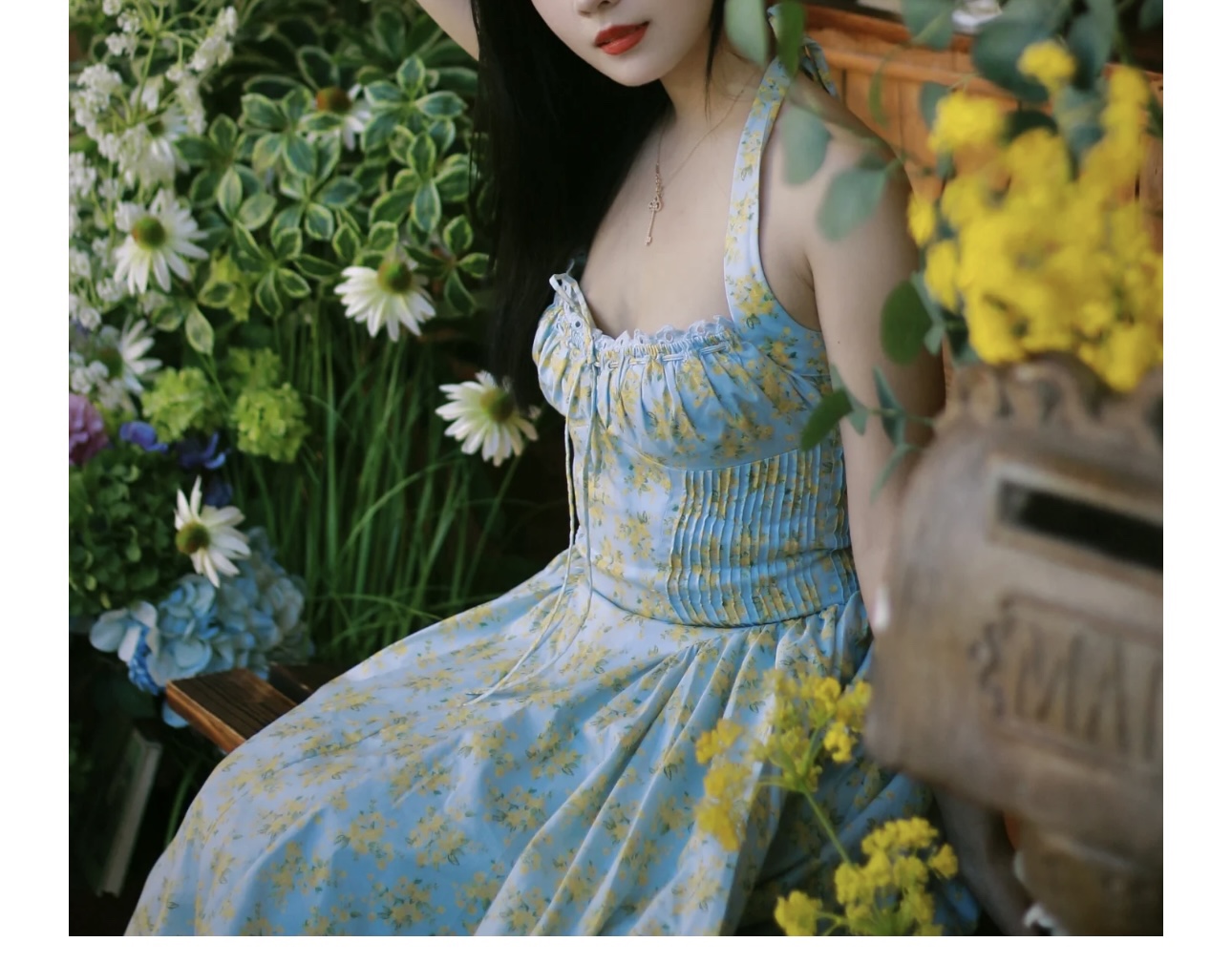 莫希MXON 走进莫奈花园 吊带挂脖气质碎花法式设计感连衣裙长裙