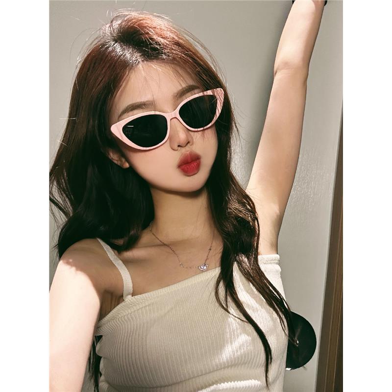墨镜女款高级感小脸欧美式复古黑色猫眼2025新款太阳眼镜网红辣妹