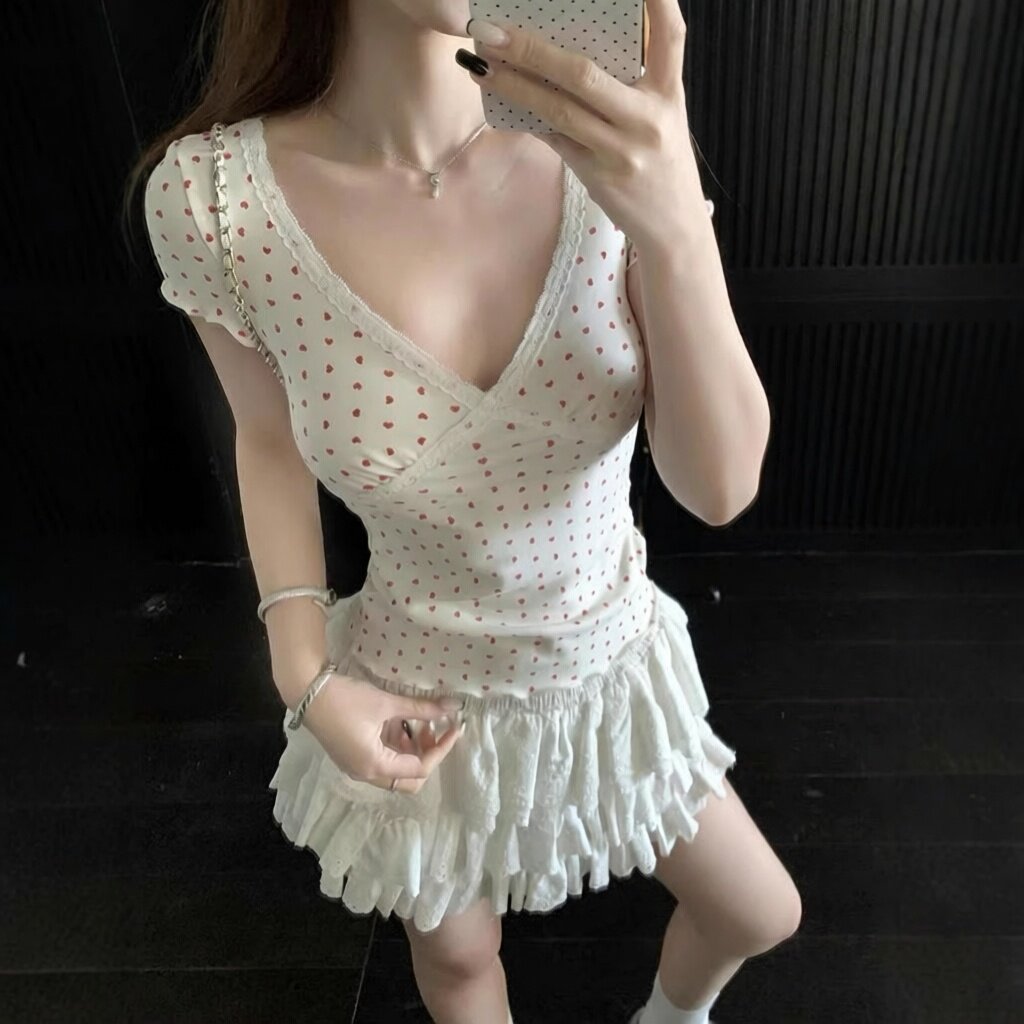 爱心印花短袖蕾丝T恤女夏季新款v领修身显瘦简约甜美辣妹短款上衣