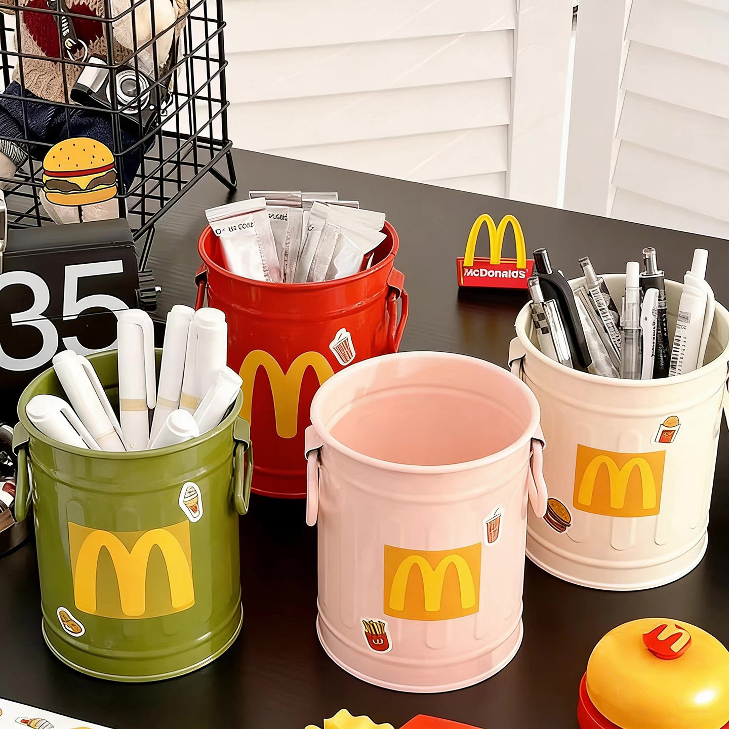 ins风M标铁艺笔筒大容量学生桌面文具收纳桶多色可选办公室化妆刷收纳筒创意DIY贴纸桶宿舍书桌摆件实用礼物