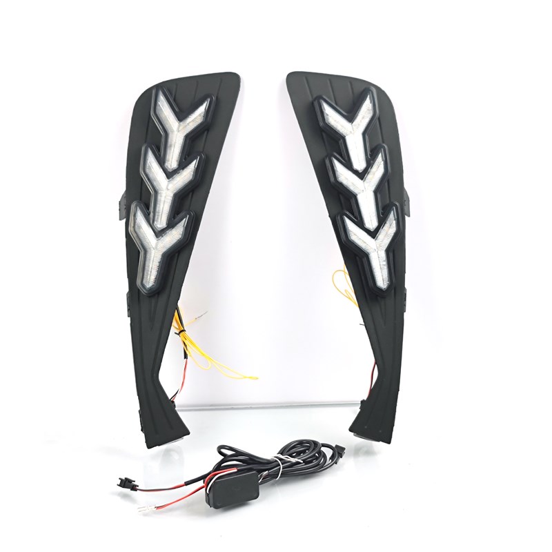 适用于21-23款丰田CHR前雾灯框D改装LED低配日行灯行车装饰灯