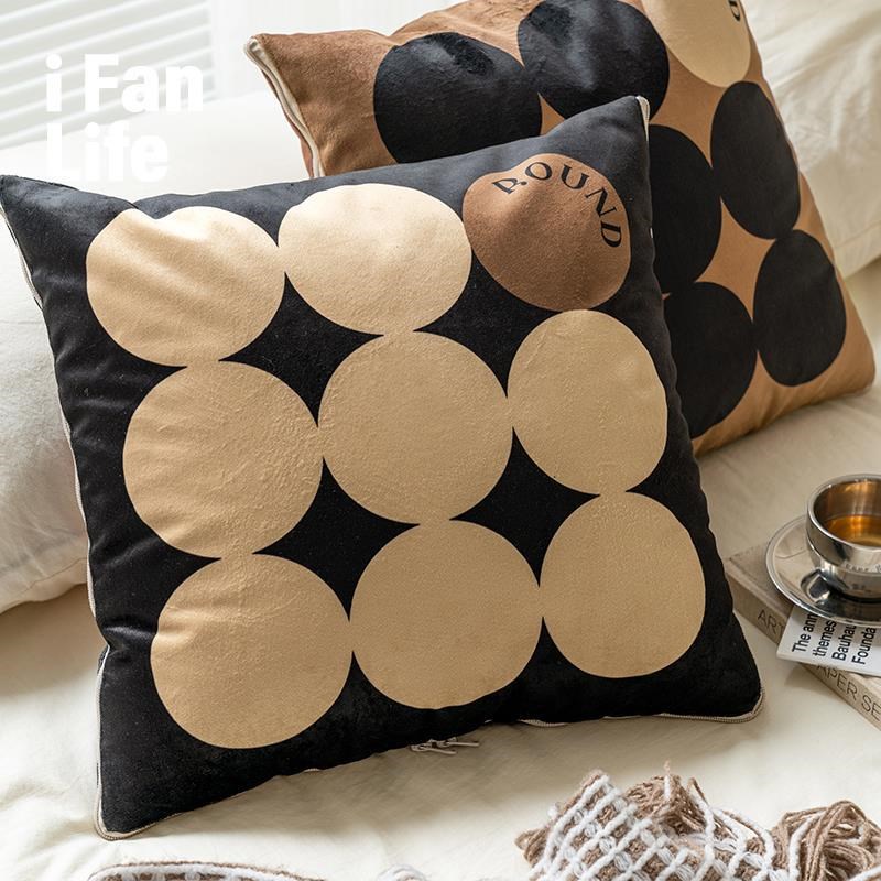 范店布鲁克抱枕被20n25新款车载男生款睡觉旅行高级抱枕毯子二合