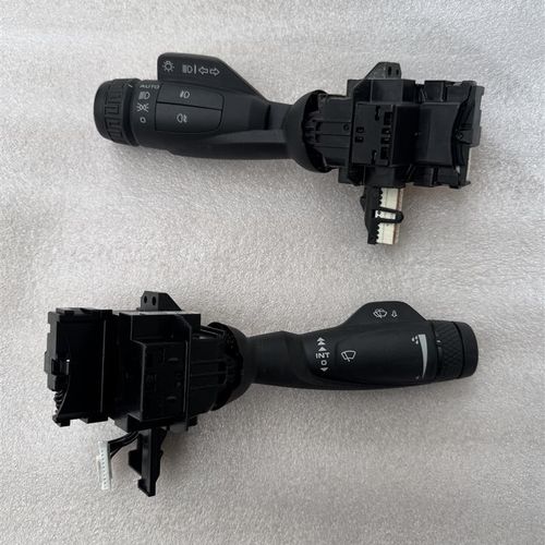 吉利博越缤越豪越.星越星瑞帝豪系x列雨刮开 关和大灯开