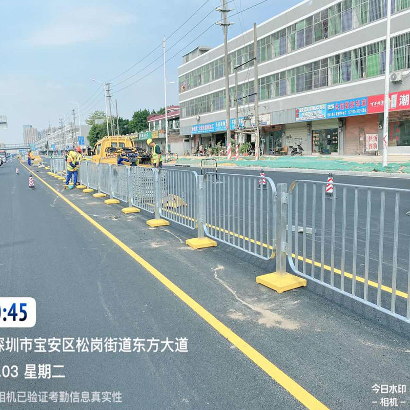 人行道路市政护栏加工深标栏杆交通防护马路分流防撞工厂直销