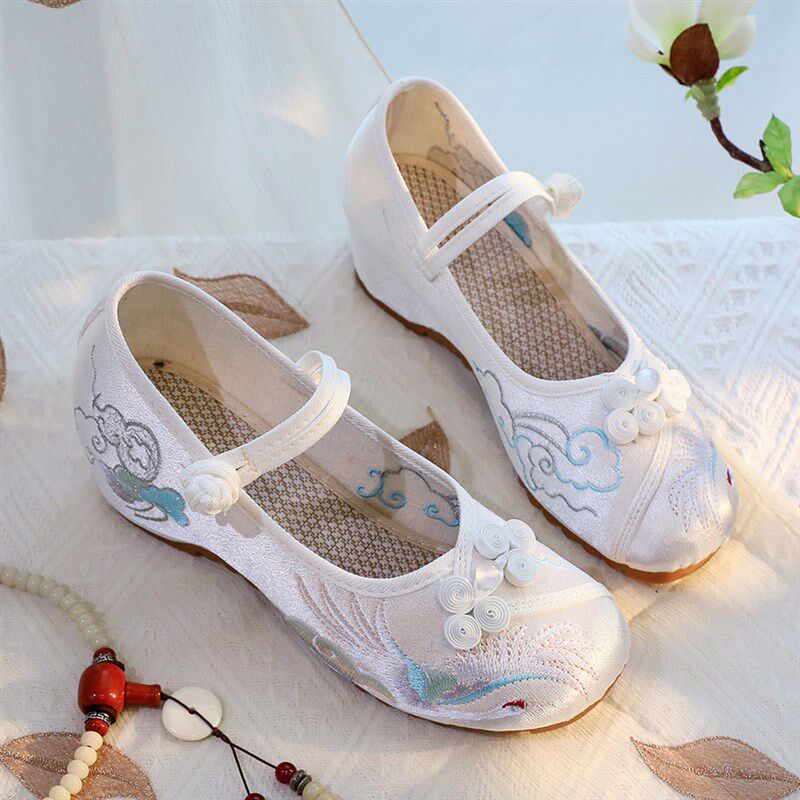 极速春季新款内增高老北京布鞋女绣F花鞋搭配旗袍汉服鞋子古风古