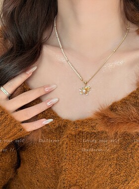 全糖去冰！慵懒风焦糖碎石小马吊坠项链女款高级感轻奢锁骨毛衣链