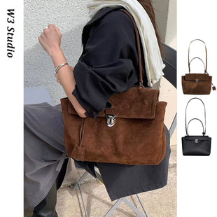 W3韩国小众秋冬Ribbonbit棕色麂皮绒面单肩包通勤锁扣腋下斜跨包