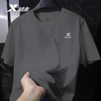 特步圆领速干透气短袖体恤男
