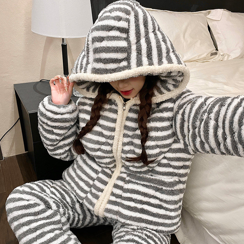 冬季女三层加厚夹棉珊瑚绒套装