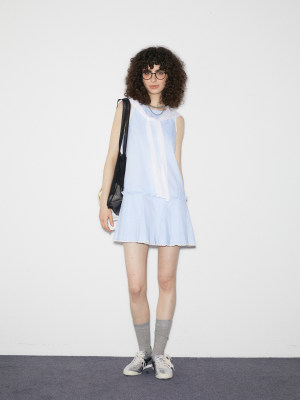 demi et demi【何依蔓同款】清爽蓝白格短百褶连衣短裙