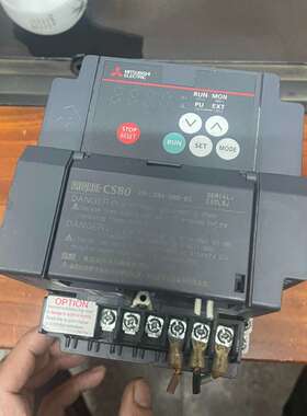 三菱变频器FR-CS84-080-60(3.7kw) 一-议价