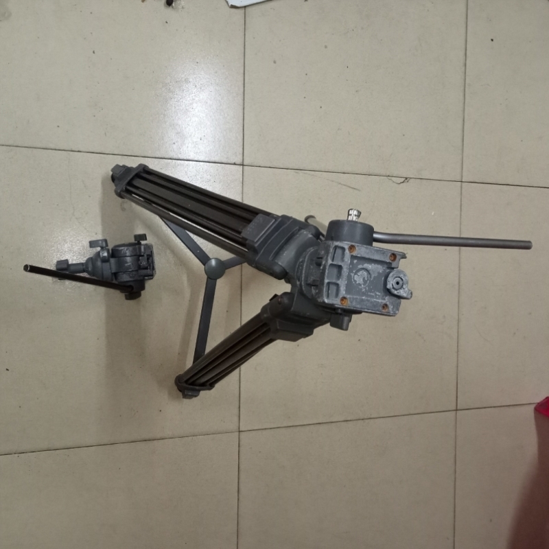,议价利拍】一台Libec两个TH其中,有三角架650D-有云台【