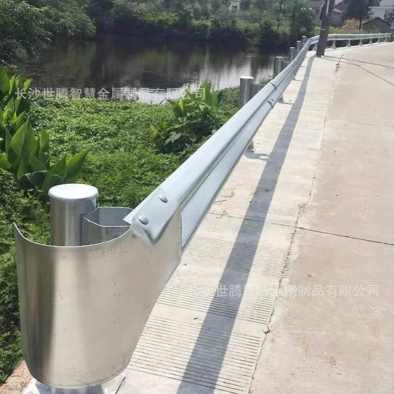 双波波形护栏河道乡村马路镀锌波纹护栏公路安全防撞栏杆江西赣州