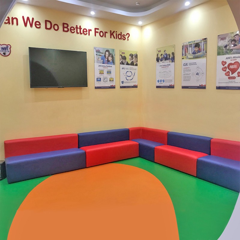 幼儿园早教中心教育培训机构家长休息等候区大厅走廊靠墙卡座沙发