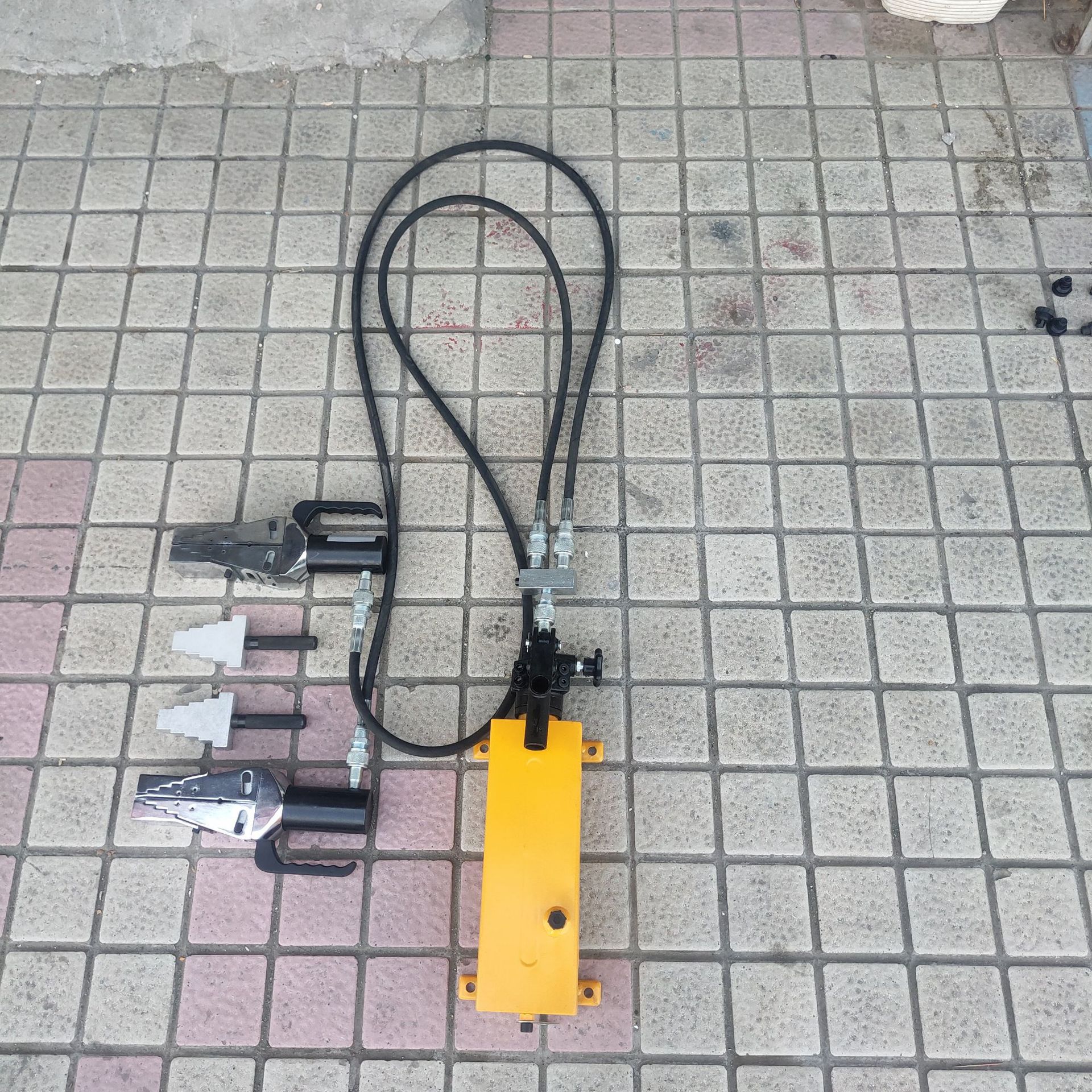 分体液压双机头法兰劈开分离器