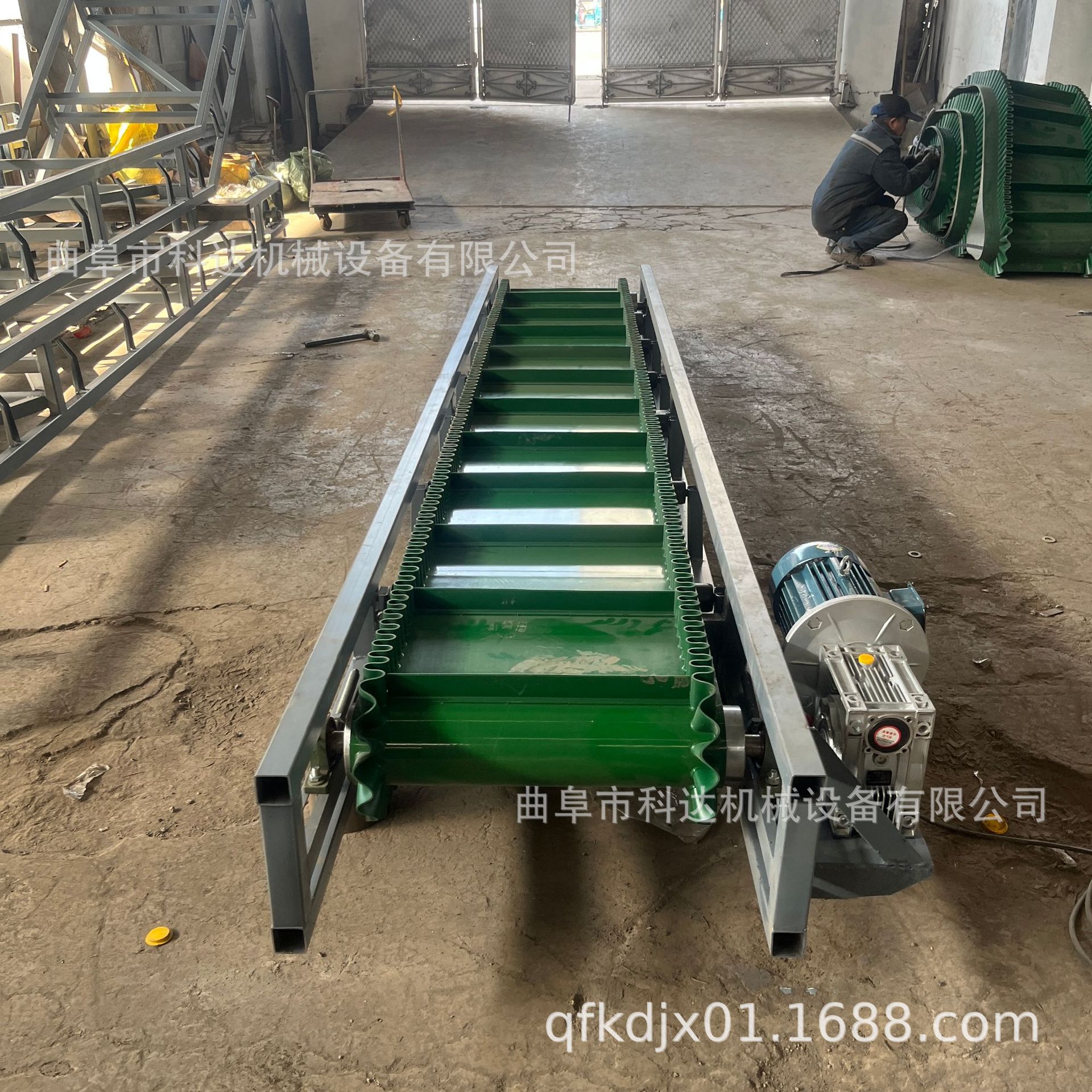 pvc裙边格挡塑料颗粒粉输送机均匀散料颗粒粉螺旋送料机