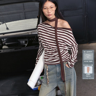 AVVENN一字肩咖白条纹撞色印花宽松长袖 T恤AK11001525