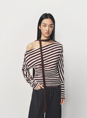 AVVENN一字肩咖白条纹撞色印花宽松长袖T恤AK11001525