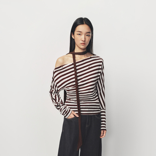 AVVENN一字肩咖白条纹撞色印花宽松长袖T恤AK11001525