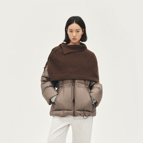 AVVENN斜襟纽扣围巾圆领可收腰驼色羽绒服AL90502808