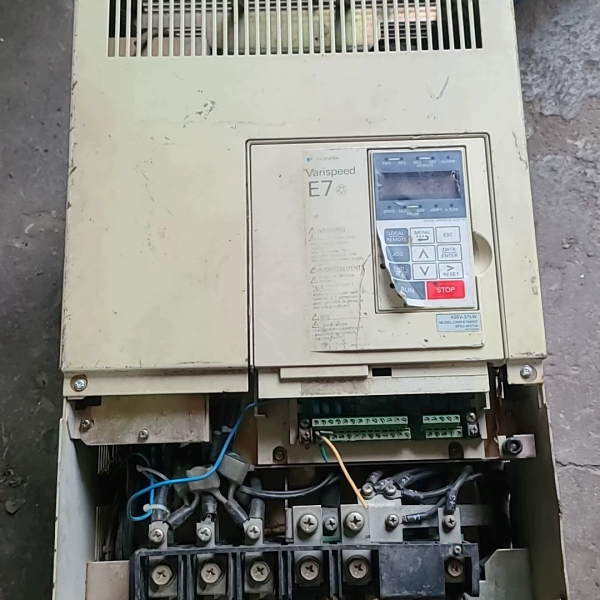 安川变频器CIMR-E7B4037  37 KW 功能正常【议价】