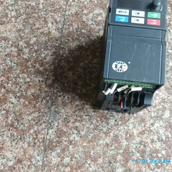 众晨 变频器 HLC1D5M-3 1.5Kw 380V  拆议价