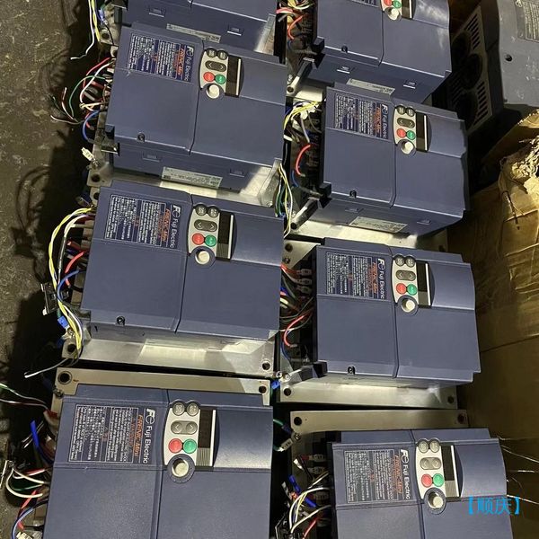 【顺庆】FRN3. 7C2S-4DF  富士变频器3.7kw 成色不【议价】