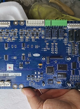 开利30HXC螺杆机主板32GB500182EE有2张，议价【议价】