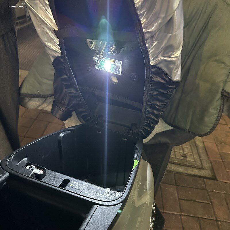 热销电动车座桶灯摩托p车尾箱灯照明灯坐桶灯储物灯箱灯感应灯改