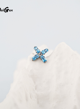 YiSHIGan F-136钛合金内牙镶锆石爆闪蓝色十字架耳钉个性小众耳饰