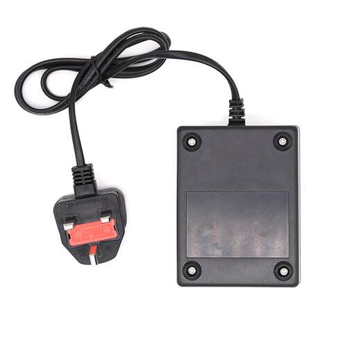 现货供应110V转220V/220V变110V300W英规纯铜电压转换器变压器
