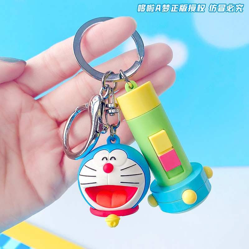 正版哆啦A梦手电筒钥匙扣挂件小