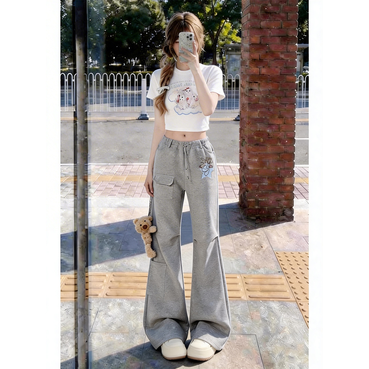 自然涩夏季穿搭运动微喇裤女生2026春秋薄款修身休闲百搭喇叭裤子